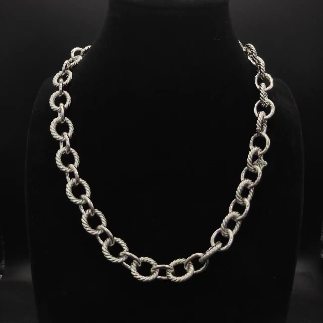2025 New DY Classical Style Women's Pendant Necklace Simplicity Exquisite Diamond Elegant and Exquisite Jewelry for Any Occasion